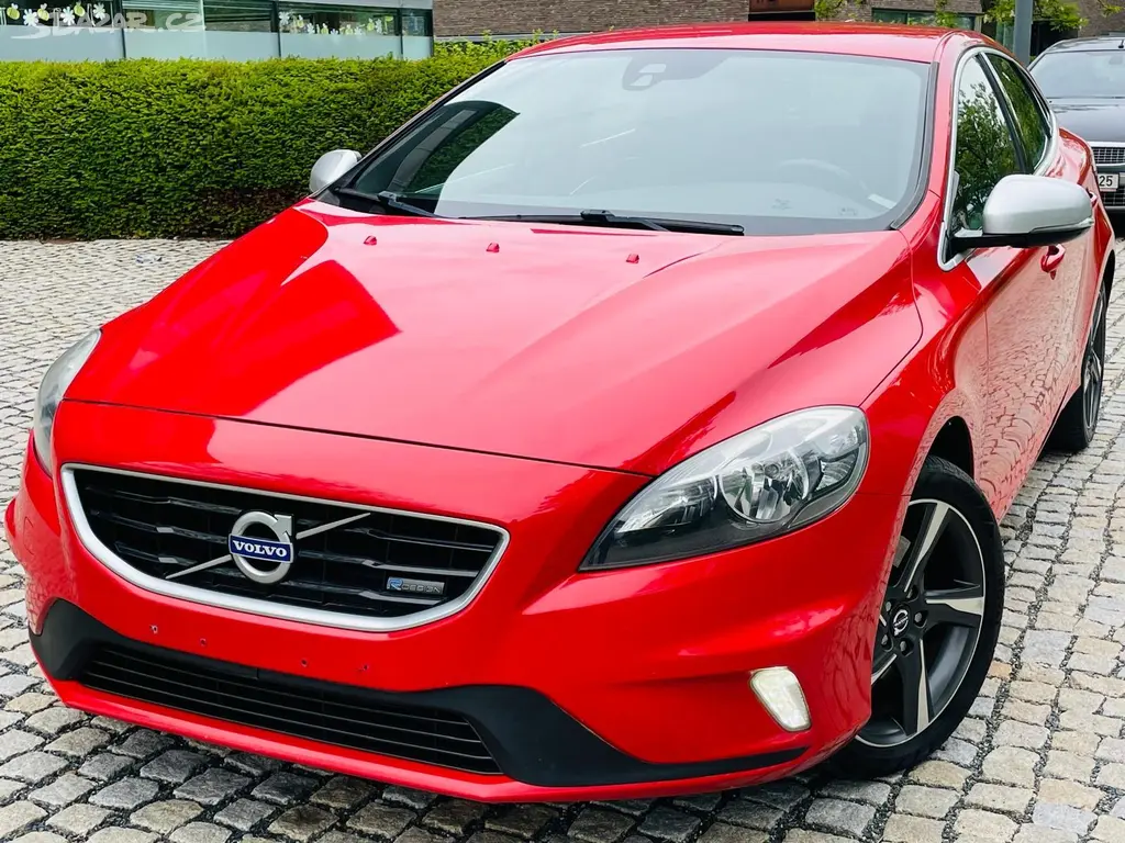 Volvo V40, 2.0 D3 R-DESIGN MANUÁL TAŽNÉ